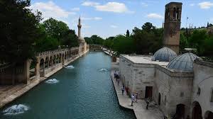 Balıklıgöl Dergah Camii – Şanlıurfa’nın Kalbinde Bir Mucize Mekânı