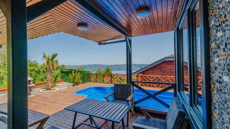 Sakarya Sapanca Nailiye 2 Kişilik Jakuzili Bungalov Göl Manzaralı SFRS1000-100